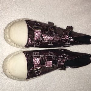 Girl casual ankle shoes.